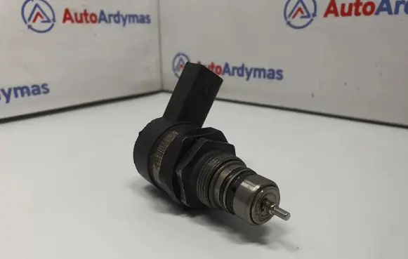 BMW 5 E60 E61 Fuel pressure regulator 7805733 13537805733 0281002738