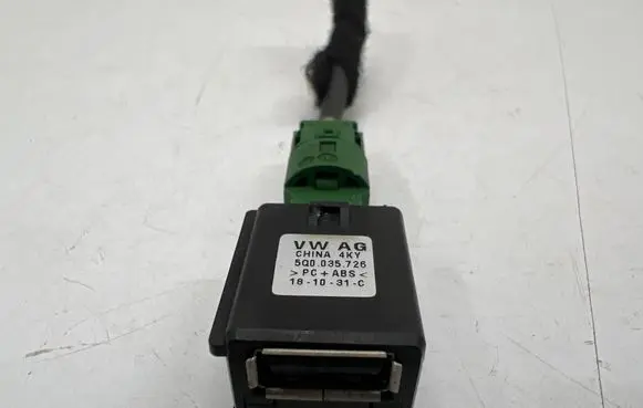 Audi A4 S4 B9 USB socket connector 5Q0035726