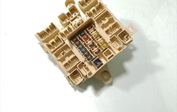 Lexus IS 200-300 Fuse box set 90987-04002 056700-6780