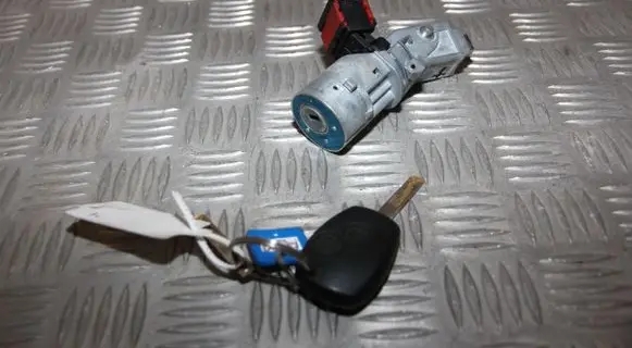 Renault Master III Ignition lock 020208501 PA66GF30
