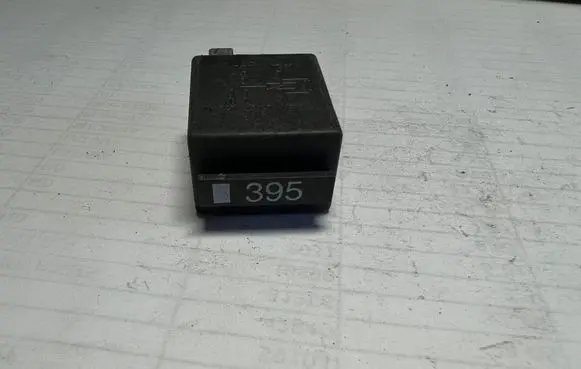 Volkswagen PASSAT B5.5 Other relay 8Z0951253