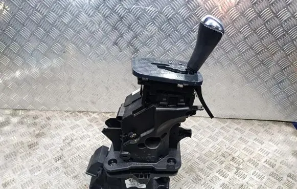 Peugeot 5008 Gear selector 