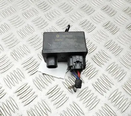 Jeep Grand Cherokee (WK) Glow plug pre-heat relay 68079877AA 0281003061