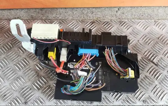 Mercedes-Benz C W204 SAM control unit 2049001002