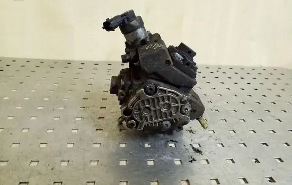 Nissan X-Trail T31 Fuel injection high pressure pump 0445010170 8200679828 H8200690744