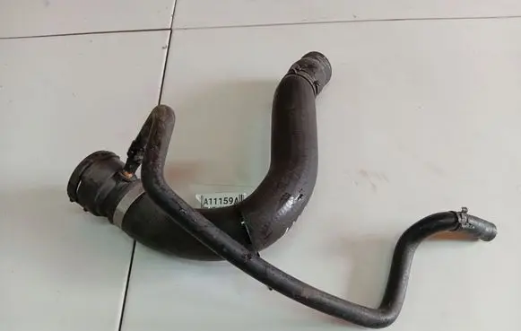 Audi A6 S6 C6 4F Engine coolant pipe/hose 