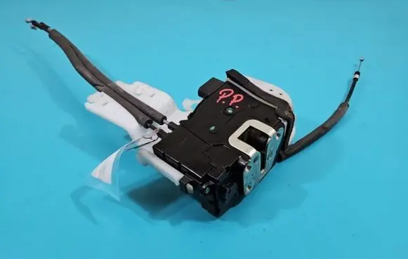 Hyundai ix35 Front door lock 81320-2Y000 IMPRK1422492