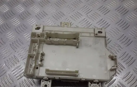 Mitsubishi Colt CZ3 Fuse box cover MN108319