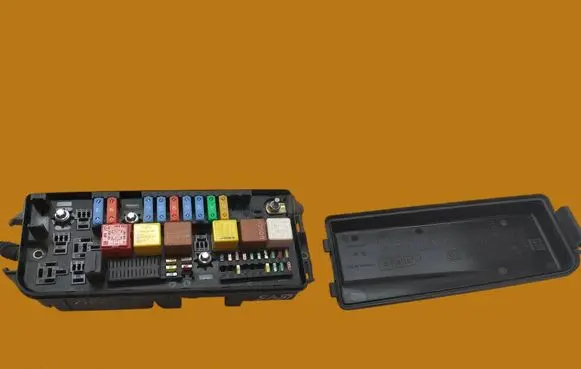 Opel Vectra C Fuse box set 13165901