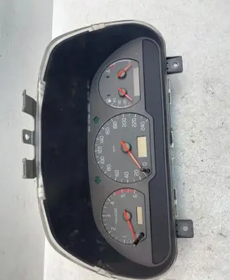 Volvo S40, V40 Speedometer (instrument cluster) 30864182 30864002 DP0200