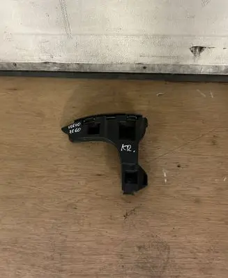 Volvo XC60 Bumper support mounting bracket corner 