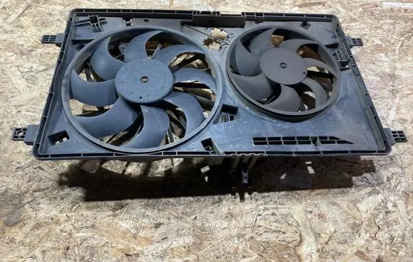 Renault Master III Radiator cooling fan shroud 214818787R