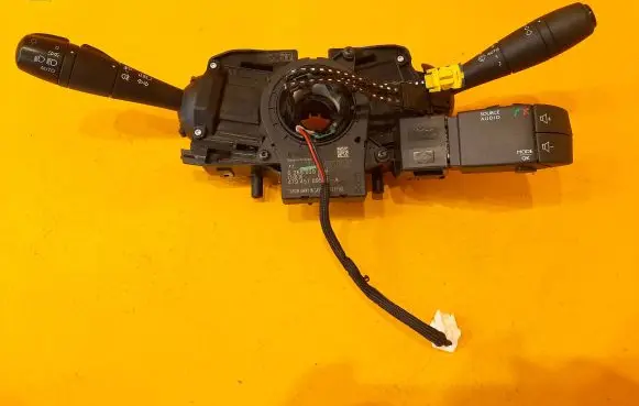 Renault Trafic III (X82) Indicator stalk 255672499R