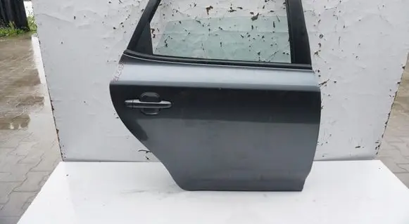 KIA Ceed Rear door