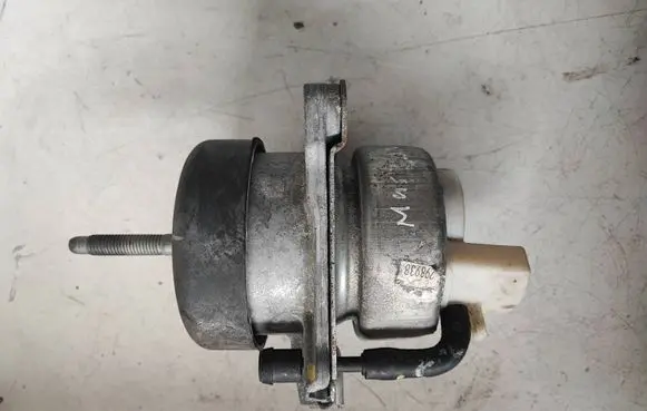 Ford Mustang VI Engine mount bracket FR3C6B032AD