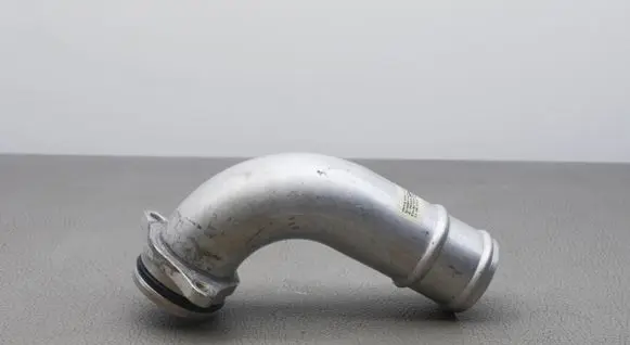 Audi Q7 4M Engine coolant pipe/hose 06M121137N