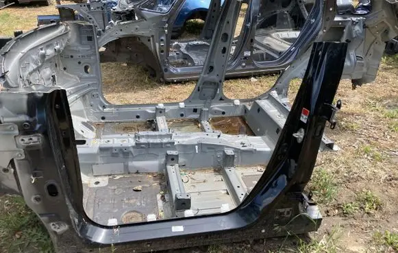 Suzuki Vitara (LY) Pillar (middle) PK10965