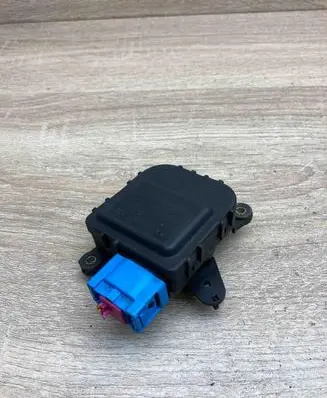 Audi A4 S4 B5 8D Air flap motor/actuator 8D1820511B 132801149