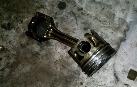 Volkswagen Golf III Piston 