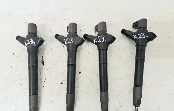 Toyota Avensis T270 Fuel injectors set 2367026071