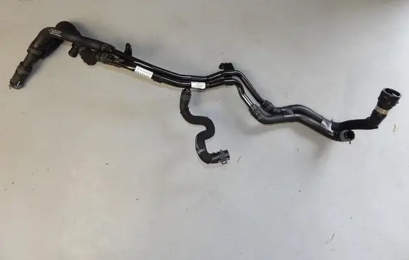 Volkswagen PASSAT B8 Engine coolant pipe/hose 5Q0121065F