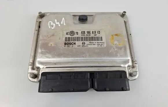 Volkswagen PASSAT B5 Engine control unit/module 038906019KD 0281011205