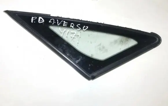Toyota Avensis Verso Front triangle window/glass 