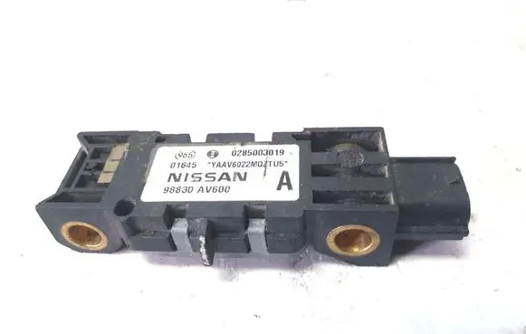 Nissan Primera Airbag deployment crash/impact sensor 0285003019