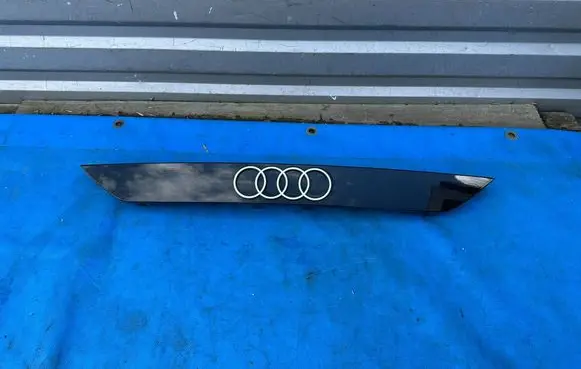 Audi Q8 Handrail (top trim) 4M8853236D 4M0853236E