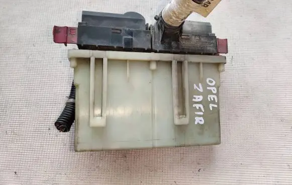 Opel Zafira A Fan control module 24410130 15396912
