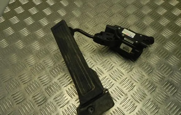 Hyundai i40 Accelerator throttle pedal DH327272S000 T5445