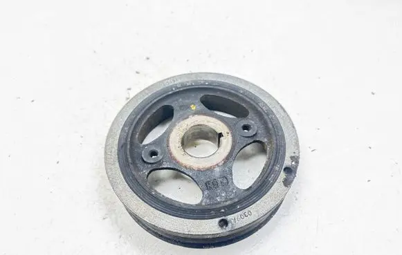 Toyota Avensis T270 Crankshaft pulley 134080R030