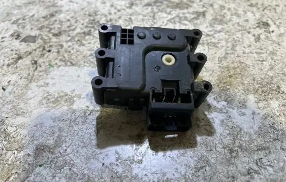 Mazda 6 Air flap motor/actuator 8204J