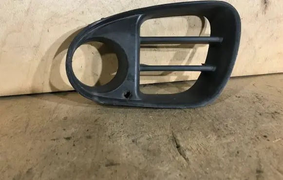 Mitsubishi Carisma Front fog light trim/grill MB952151 MR388159