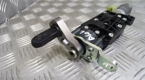 Audi A6 S6 C7 4G Shock absorber/damper mounting bracket 4K9827851A