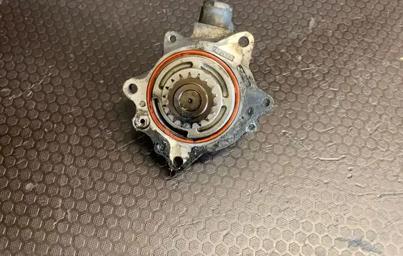 Nissan X-Trail T30 Vacuum pump 14650ES60B X2T55673