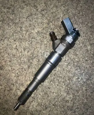 BMW X5 E53 Fuel injector 7789661