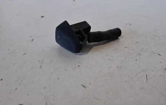 Volvo XC70 Windshield washer spray nozzle 30796027