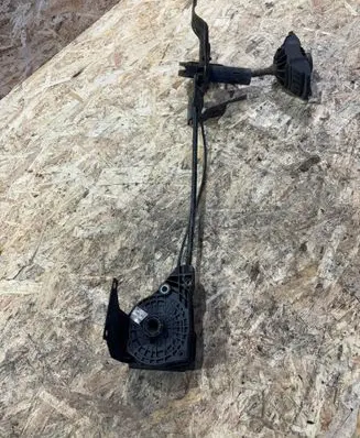 Renault Master III Spare wheel mounting bracket 572116632R