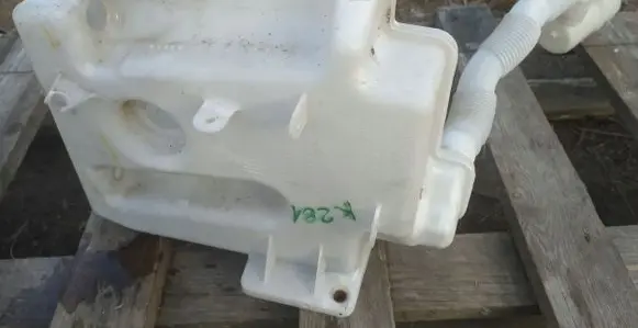 Volkswagen Golf V Lamp washer fluid tank 