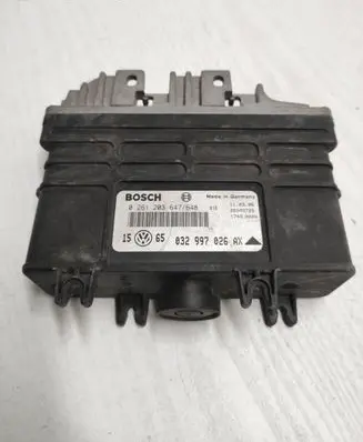 Volkswagen Golf III Engine control unit/module 032997026AX 26SA3725 0261203647