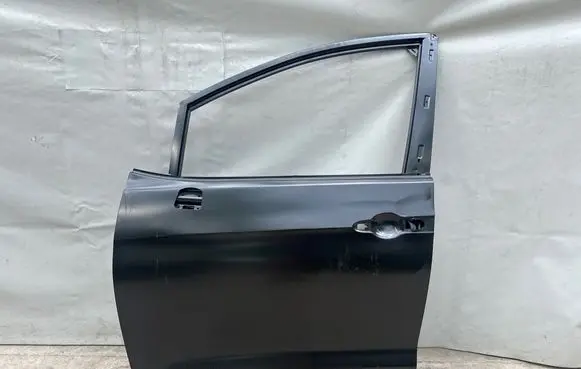 Chrysler Pacifica Front door 747V1127