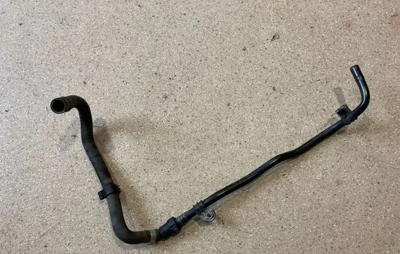 Engine coolant pipe/hose