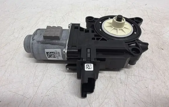 KIA Niro Front door window regulator motor 82460G5010 402839B17000