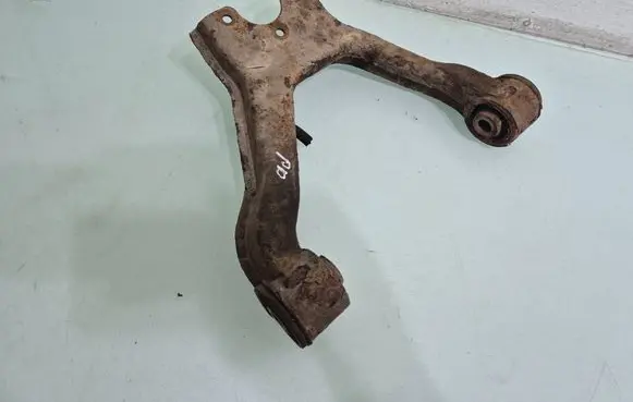 Mitsubishi Pajero Front lower control arm/wishbone 