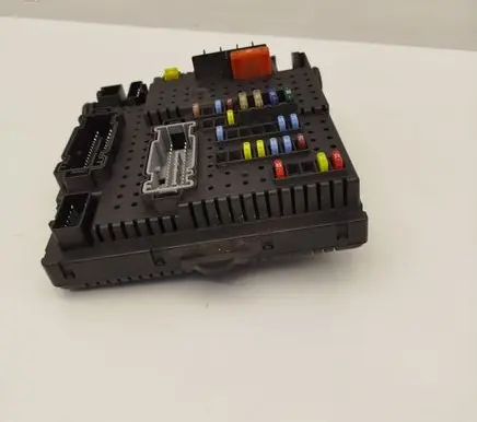 Volvo V70 Fuse module 30728512 28017881 00006345379