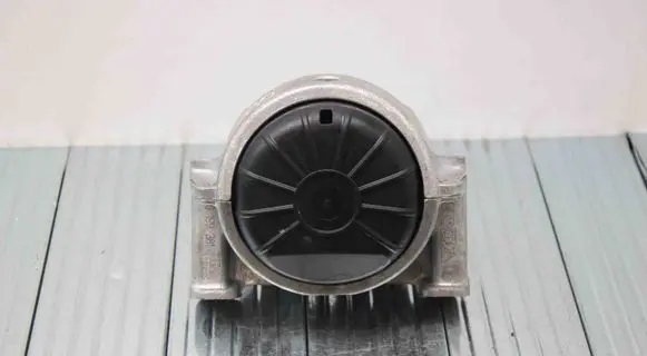 Engine mount bracket