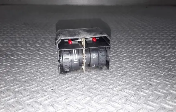 Volkswagen Touran I Headlight level height control switch 1T0941333