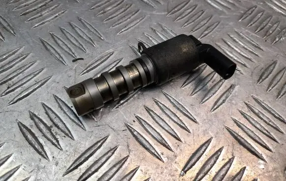 Audi Q7 4L Camshaft vanos timing valve 06E257N