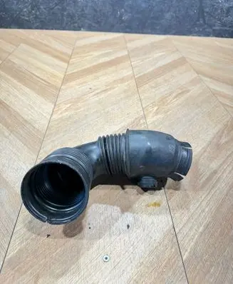 Opel Insignia A Turbo air intake inlet pipe/hose 55561787 329788454